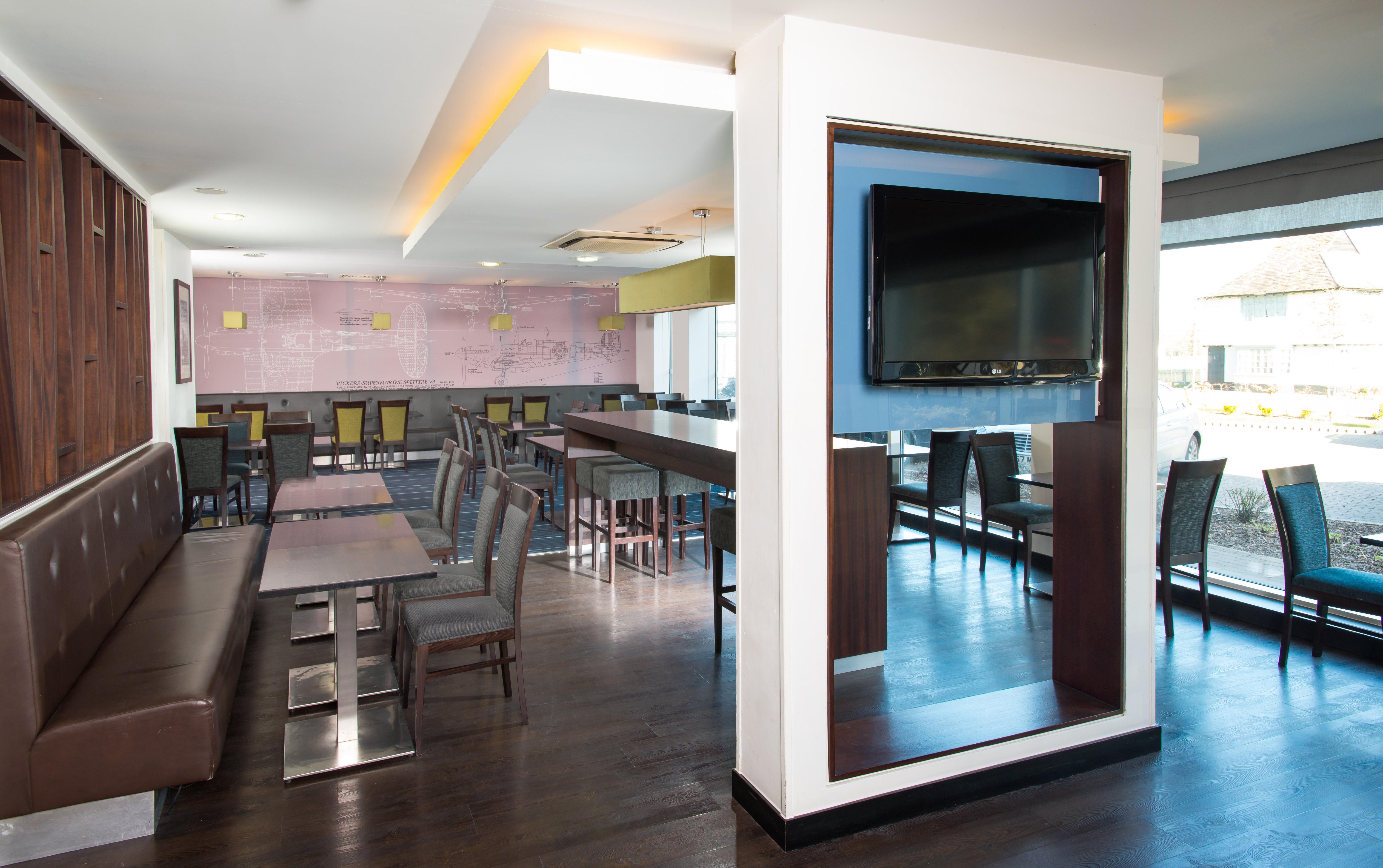 Holiday Inn Express Cambridge Duxford M11 Jct 10 By Ihg Экстерьер фото