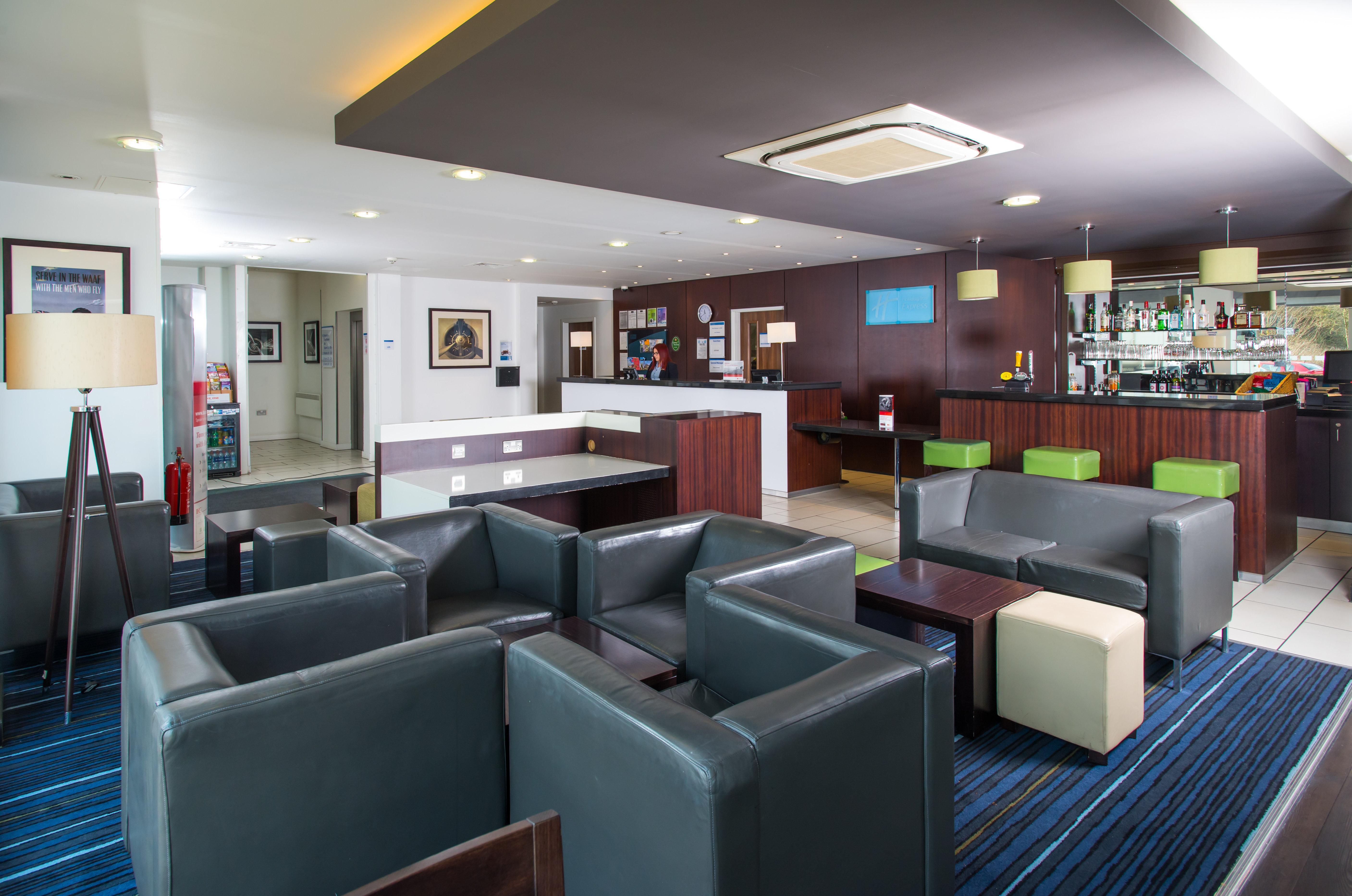 Holiday Inn Express Cambridge Duxford M11 Jct 10 By Ihg Экстерьер фото