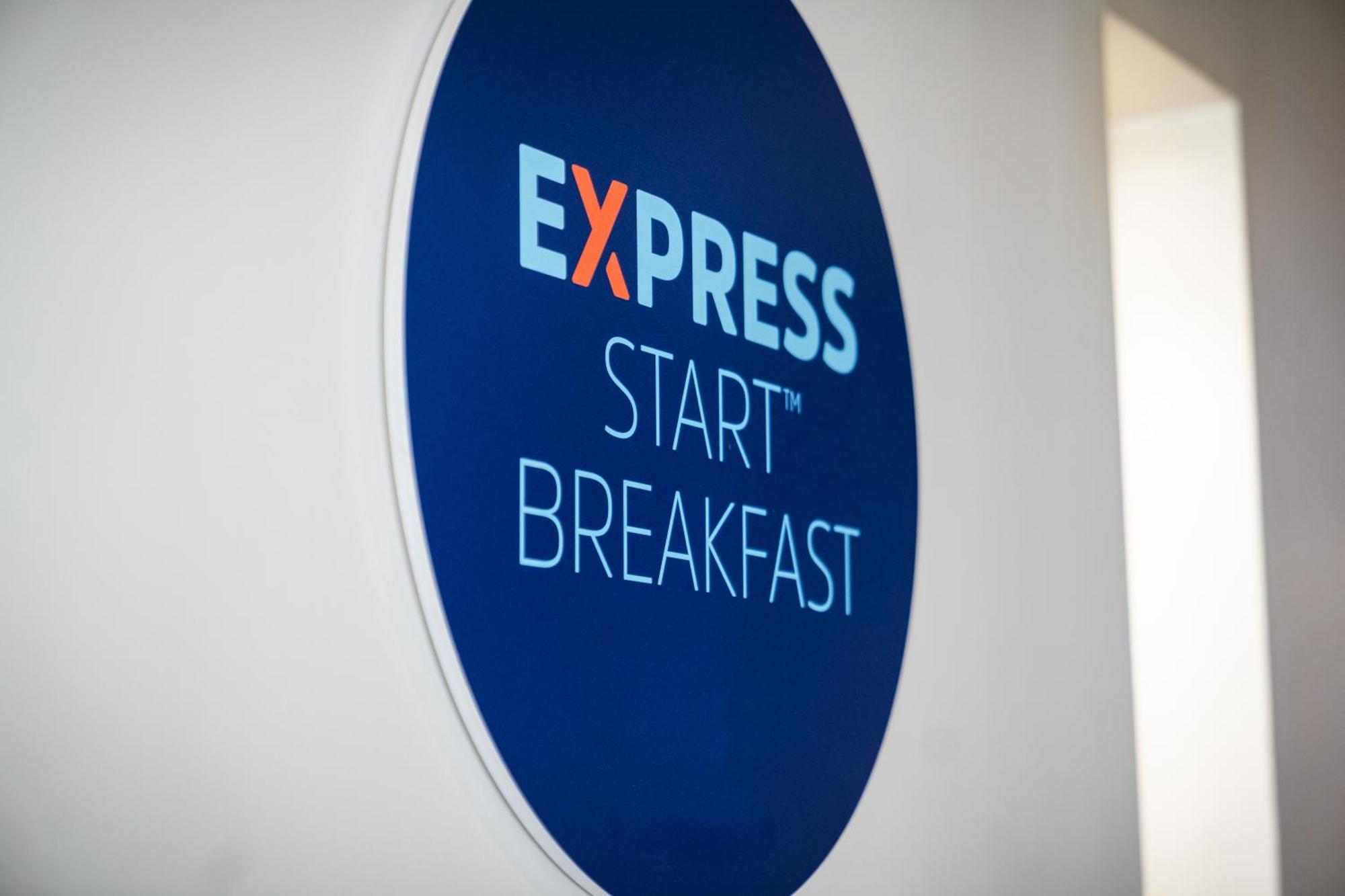 Holiday Inn Express Cambridge Duxford M11 Jct 10 By Ihg Экстерьер фото