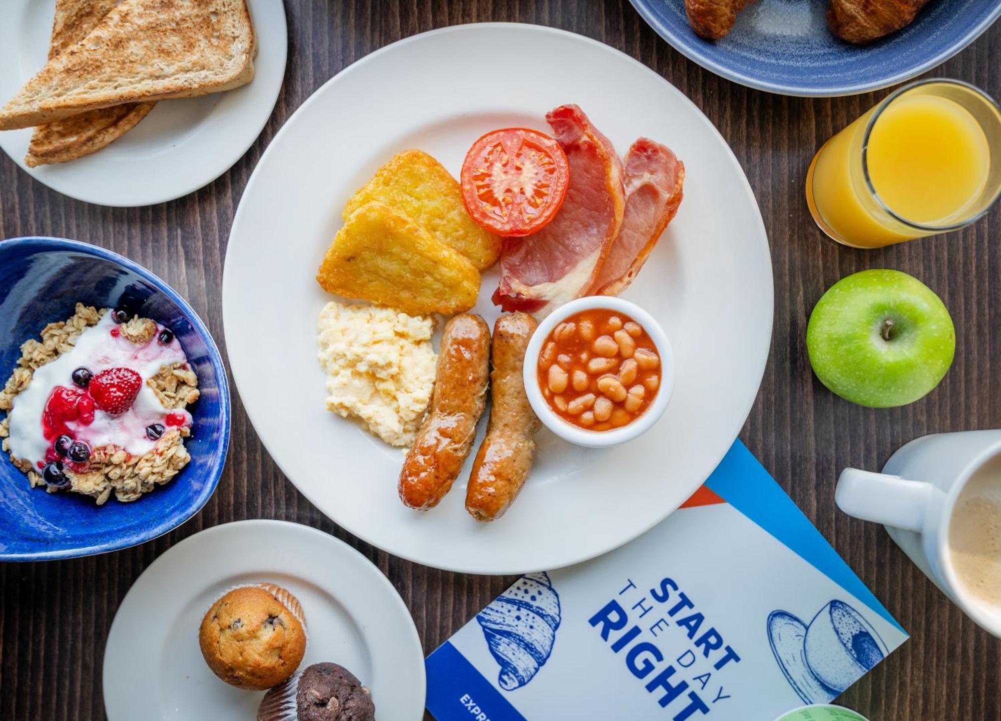Holiday Inn Express Cambridge Duxford M11 Jct 10 By Ihg Экстерьер фото