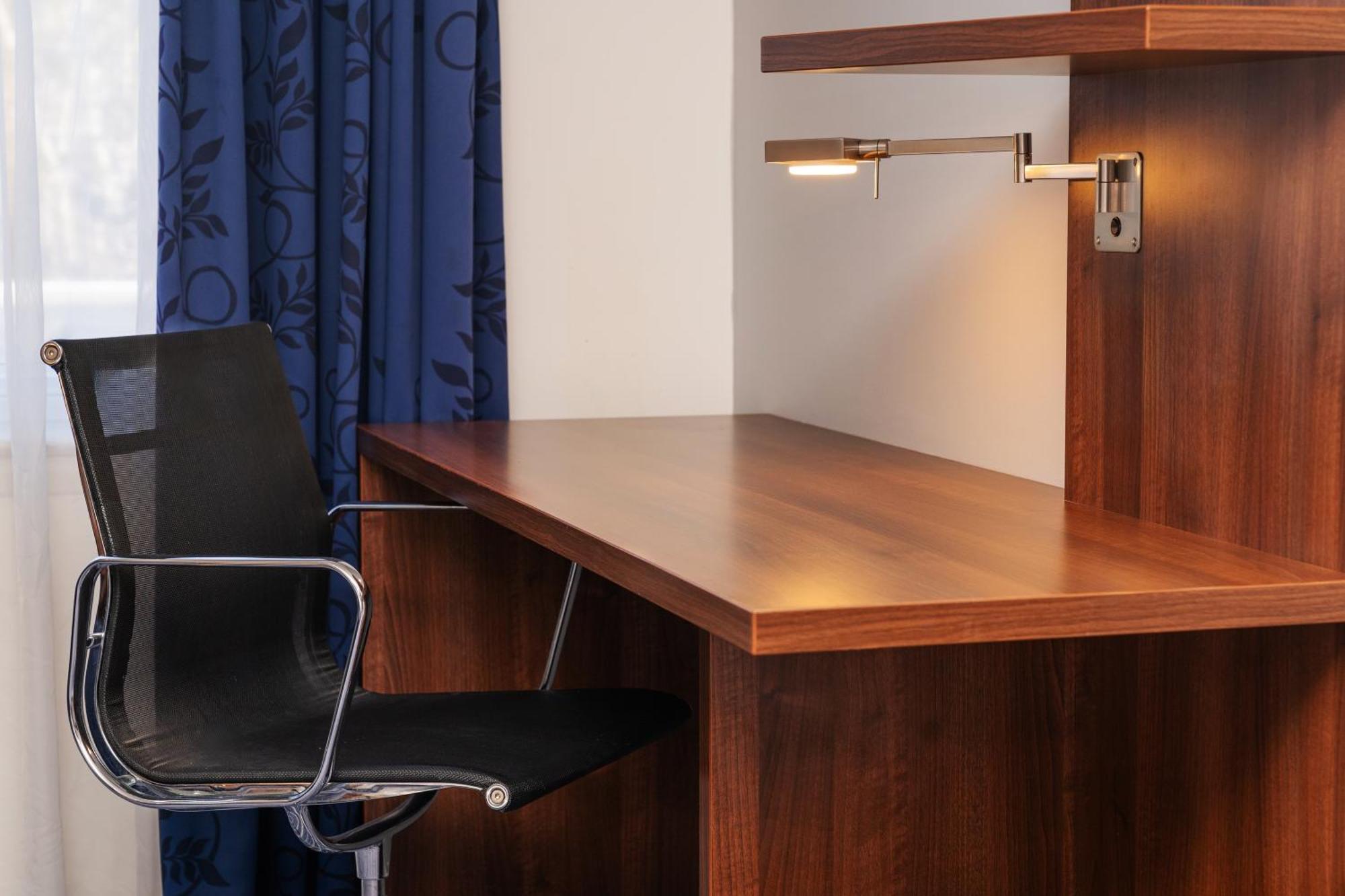 Holiday Inn Express Cambridge Duxford M11 Jct 10 By Ihg Экстерьер фото