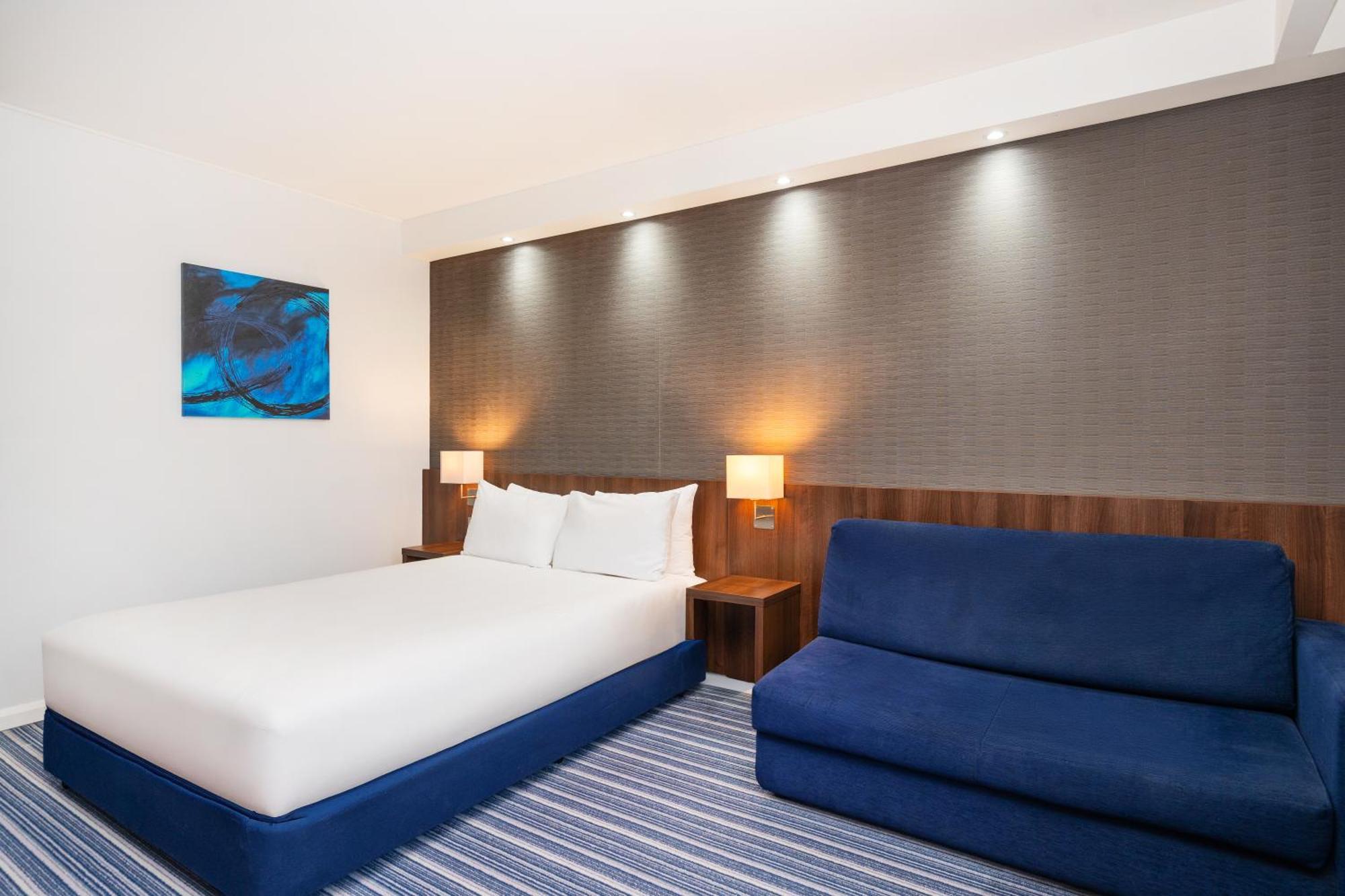 Holiday Inn Express Cambridge Duxford M11 Jct 10 By Ihg Экстерьер фото