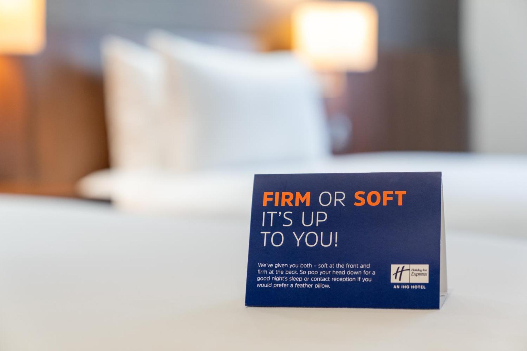 Holiday Inn Express Cambridge Duxford M11 Jct 10 By Ihg Экстерьер фото