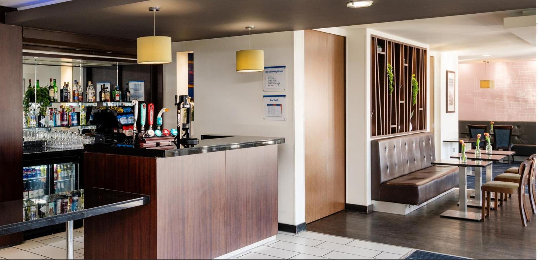 Holiday Inn Express Cambridge Duxford M11 Jct 10 By Ihg Экстерьер фото